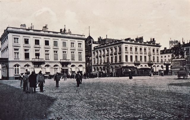 Weinig toeschouwers bij 'Honderd jaar De stomme van Portici' én een spontane revolutie bij de acteurs die de directie van de schouwburg wilden afzetten.